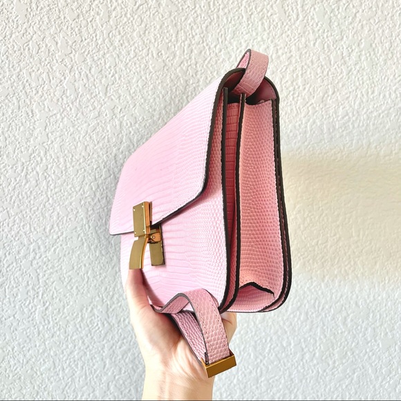 Pink classic box bag with gold hardware - Picture 4 of 7